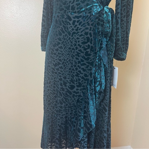 Emerald Leopard Velvet Wrap Dress Sz 12 Long Sleeve Animal Print V Neck Ruffle - Picture 5 of 13